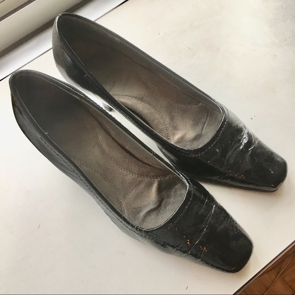 Shoe - Picture 2 of 3